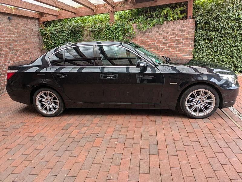 Schwarz Gebraucht 2007 BMW 523 Limousine | 6.950 € (Fairer Preis) - Bild 1/4