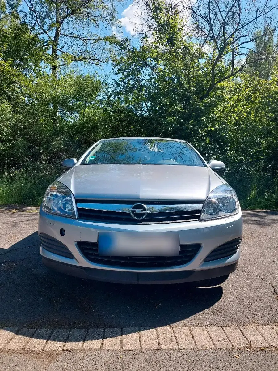 Gebraucht Opel Astra GTC Cosmo 140 PS (102 kW) 2006 Silber Coupé