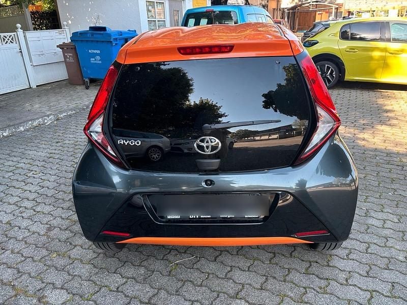 Schwarz Gebraucht 2020 Toyota Aygo Edition Kleinwagen | 10.350 € (Guter Preis) - Bild 1/4