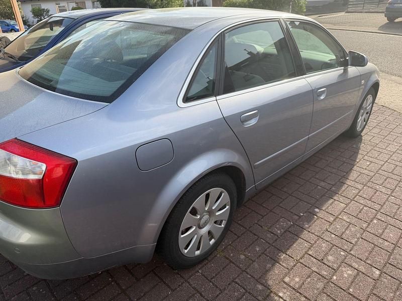 Używany Audi A4 131 KM (96 kW) 2003 Srebrny Sedan/Limuzyna