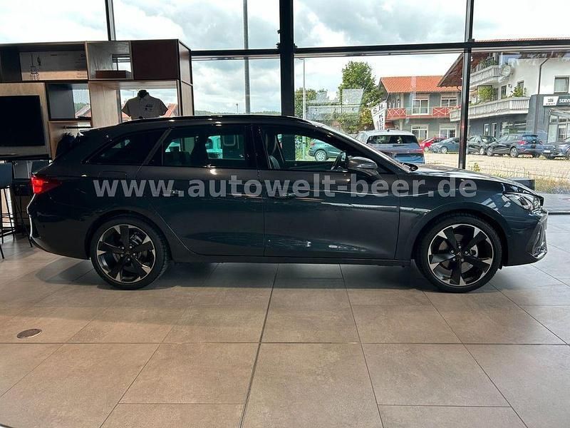 Neu Cupra Leon 150 PS (110 kW) 2025 Grau Limousine