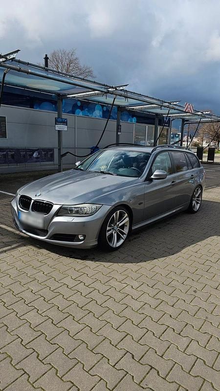 Gebraucht BMW 318 143 PS (105 kW) 2010 Silber Kombi