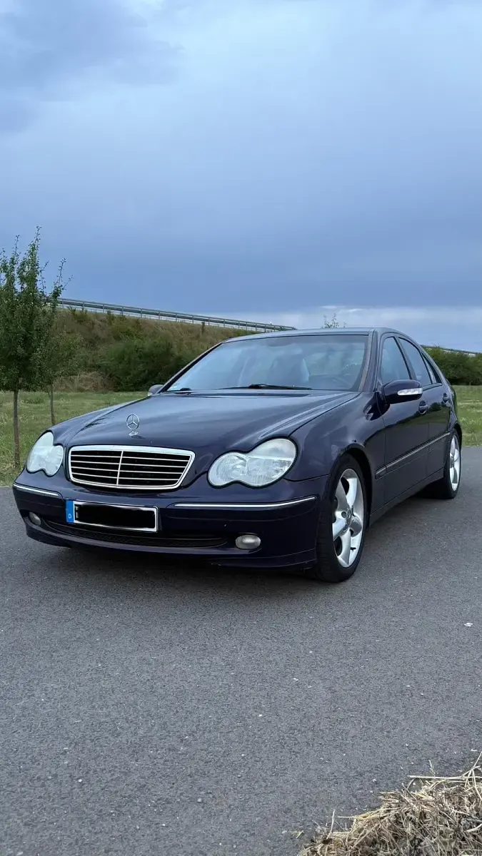 Gebraucht Mercedes C220 143 PS (105 kW) 2003 Andere farben Limousine
