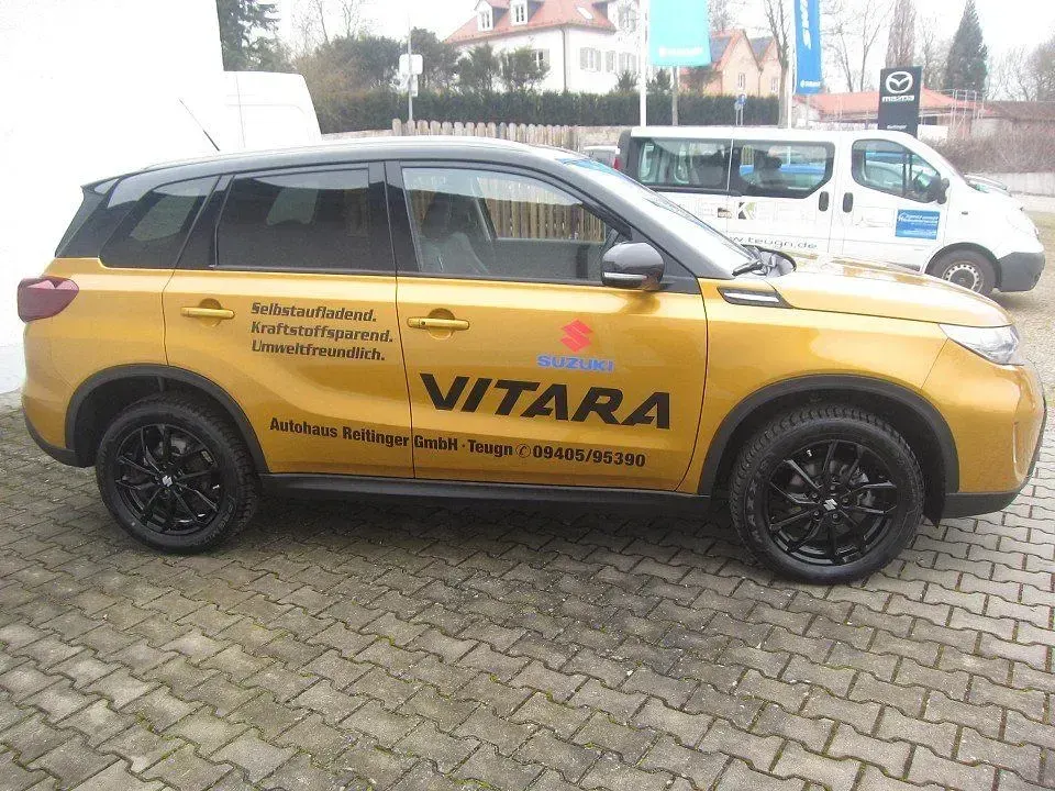 Gebraucht Suzuki Vitara Comfort+ 129 PS (94 kW) 2025 Gelb SUV
