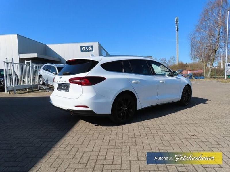 Gebraucht Ford Focus Titanium 120 PS (88 kW) 2023 Weiss Kombi
