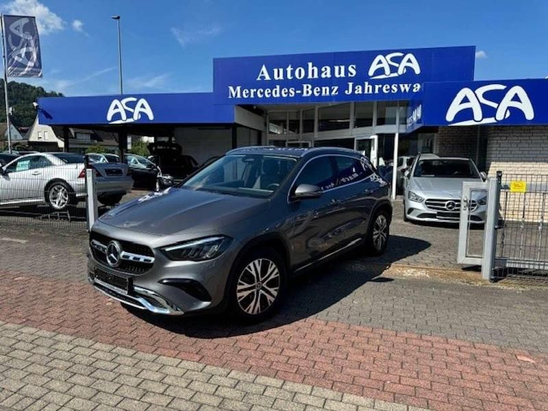 Gebraucht Mercedes GLA200 Advanced 163 PS (119 kW) 2024 Mountaingrau SUV