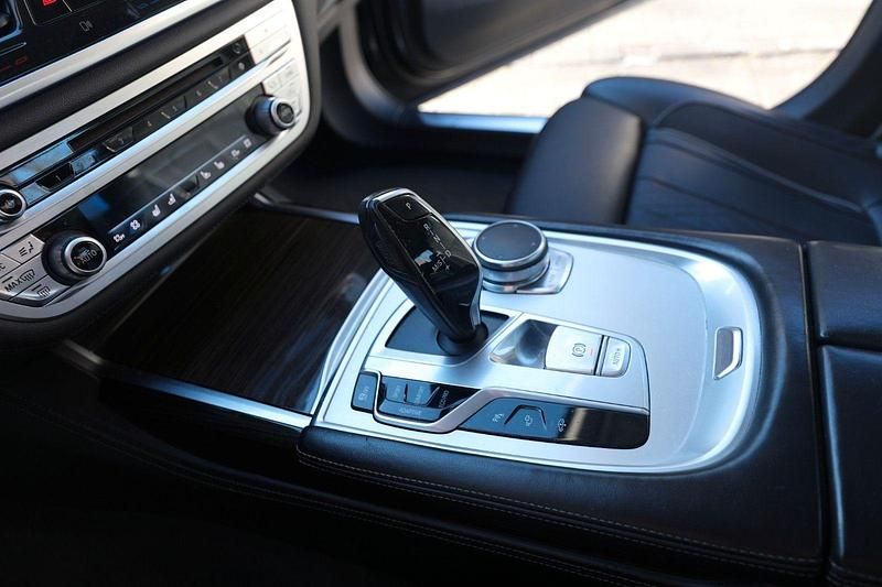 Gebraucht BMW 740 Executive 320 PS (235 kW) 2016 Schwarz Limousine