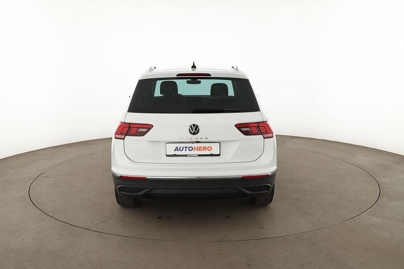 Gebraucht VW Tiguan Active 122 PS (89 kW) 2021 Weiß SUV