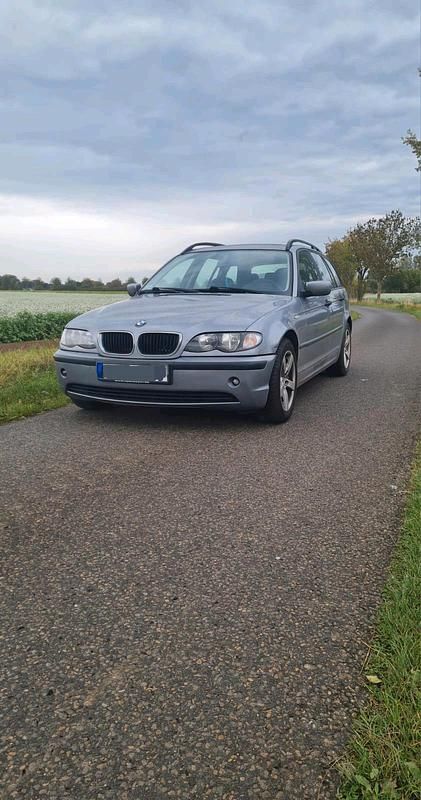 Grau Gebraucht 2003 BMW 316 Kombi | 900 € (Fairer Preis) - Bild 1/4