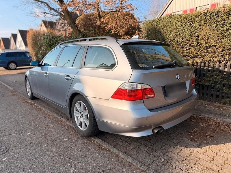 Grau Gebraucht 2007 BMW 520 Kombi | 2.000 € (Superpreis) - Bild 1/4