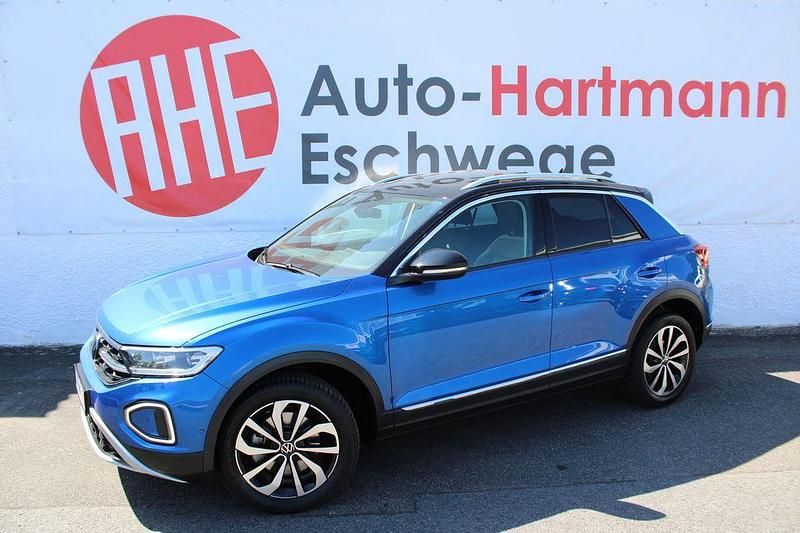 Ravennablau (metallic) Gebraucht 2022 VW T-Roc Style SUV | 30.690 € (Fairer Preis) - Bild 1/4