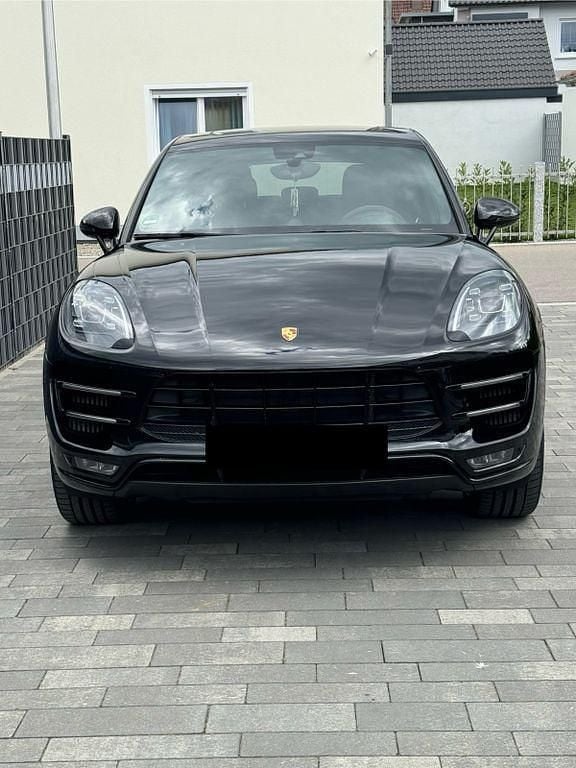 Schwarz Gebraucht 2017 Porsche Macan Turbo Performance Package SUV | 40.999 € (Teuer) - Bild 1/4