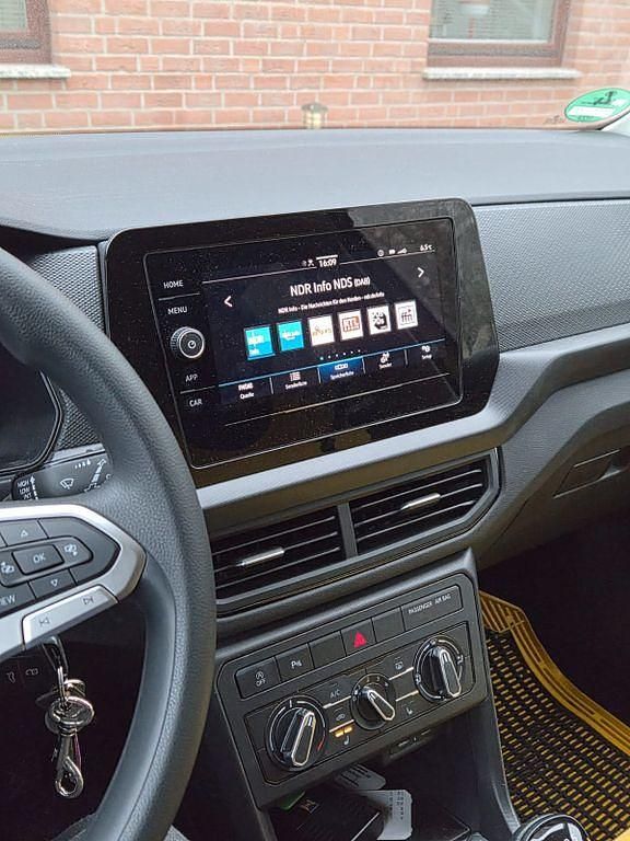 Gebraucht VW T-Cross 95 PS (69 kW) 2024 Gelb SUV