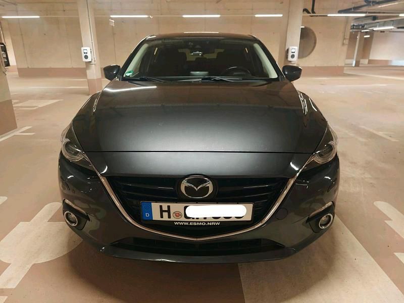 Grau Gebraucht 2015 Mazda 3 Kleinwagen | 7.950 € (Guter Preis) - Bild 1/4
