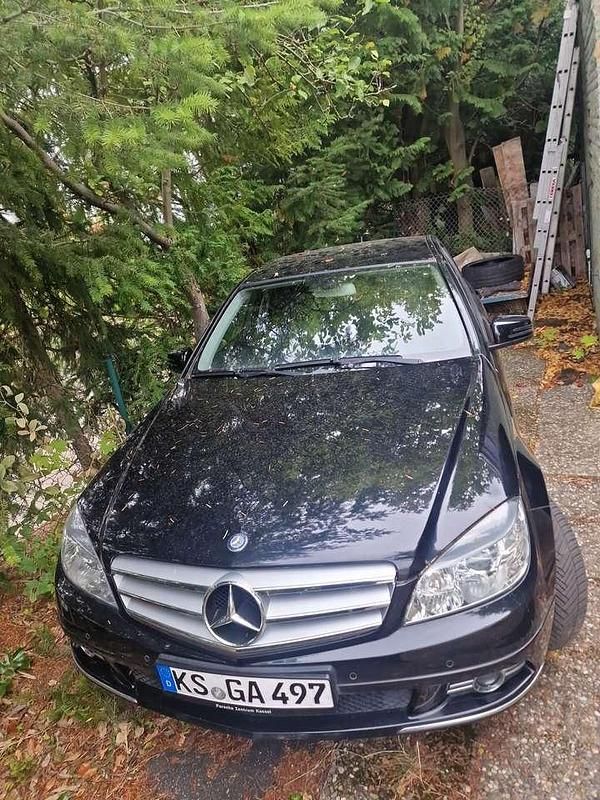 Schwarz Gebraucht 2011 Mercedes C200 Avantgarde Limousine | 8.990 € (Superpreis) - Bild 1/4