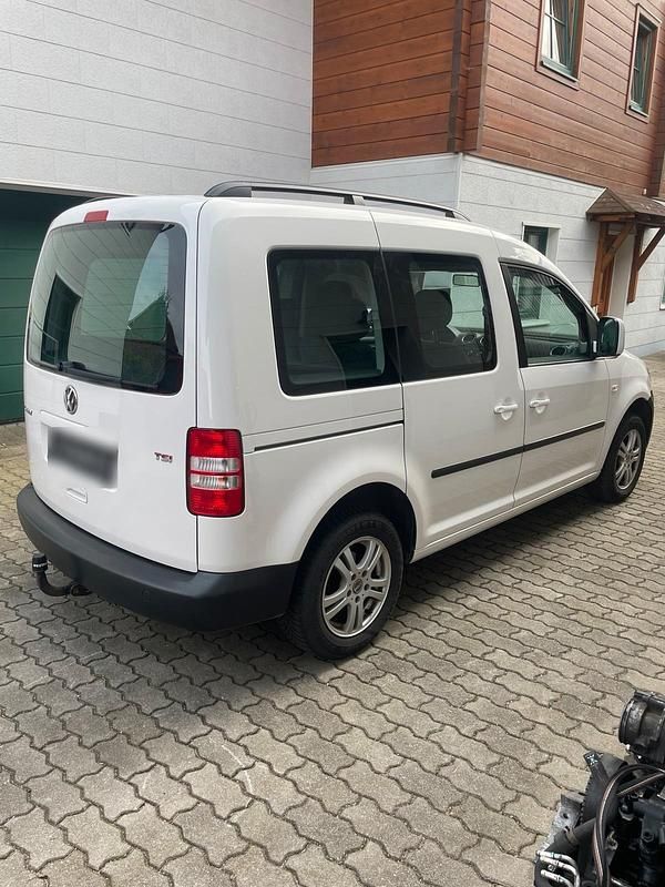 Gebraucht VW Caddy Family 86 PS (63 kW) 2012 Silber Van / Kleinbus