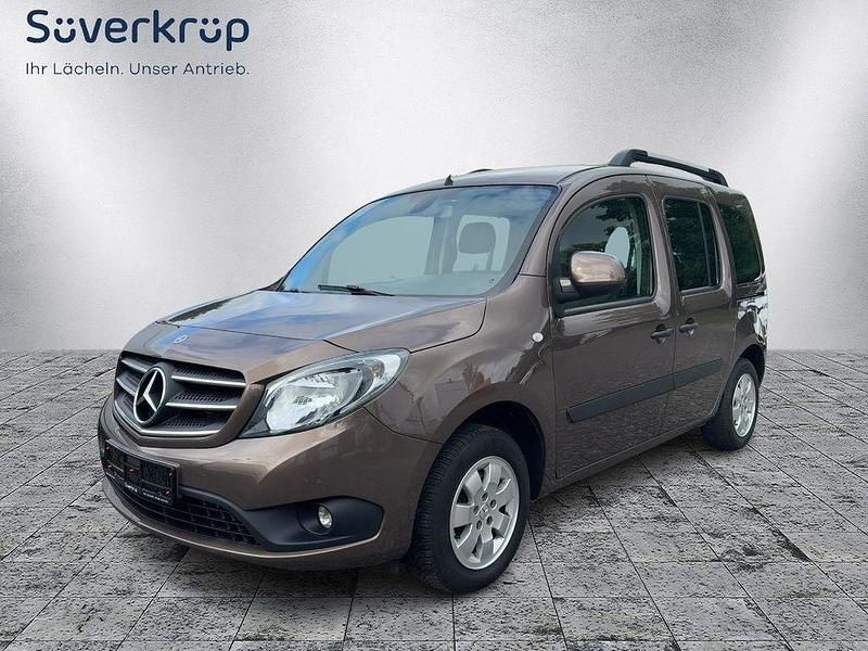 Braun Gebraucht 2020 Mercedes Citan 111 Edition Kombi | 17.990 € (Teuer) - Bild 1/4
