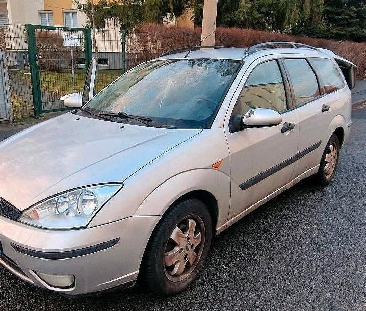 Silber Gebraucht 2003 Ford Focus Kombi | 1.500 € (Etwas zu teuer) - Bild 1/4