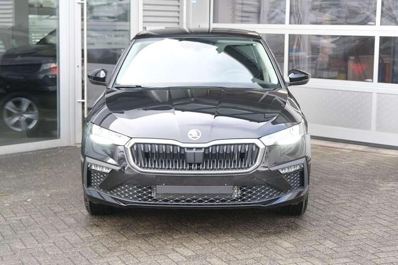 Neu Skoda Scala Selection 116 PS (85 kW) 2025 Schwarz Kleinwagen