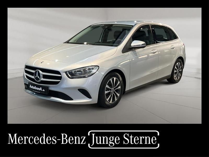 Iridiumsilber metallic Gebraucht 2022 Mercedes 180 Limousine | 20.917 € (Guter Preis) - Bild 1/4