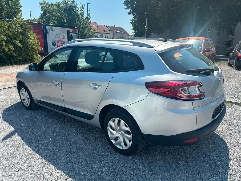 Gebraucht Renault Mégane Expression 110 PS (80 kW) 2012 Grau Limousine