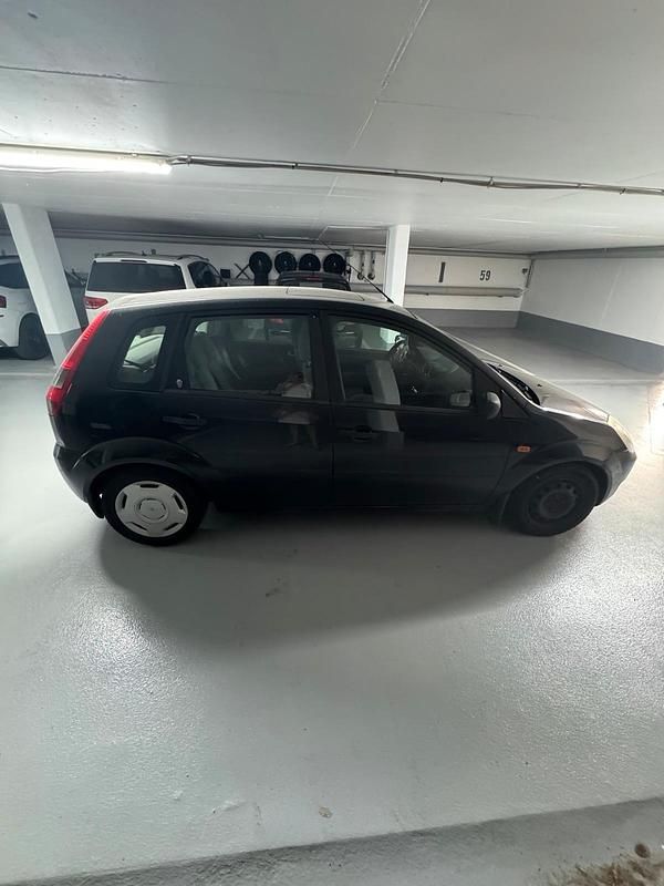 Schwarz Gebraucht 2002 Ford Fiesta Kleinwagen | 800 € - Bild 1/4