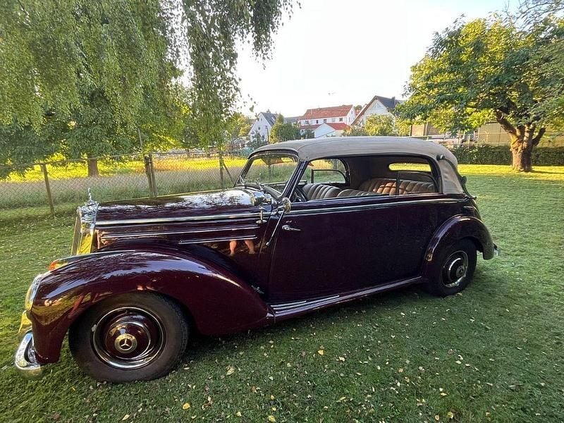 Braun Gebraucht 1952 Mercedes 220 Cabrio | 98.500 € - Bild 1/4