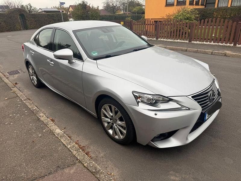 Silber Gebraucht 2015 Lexus IS300h Limousine | 17.500 € (Fairer Preis) - Bild 1/4
