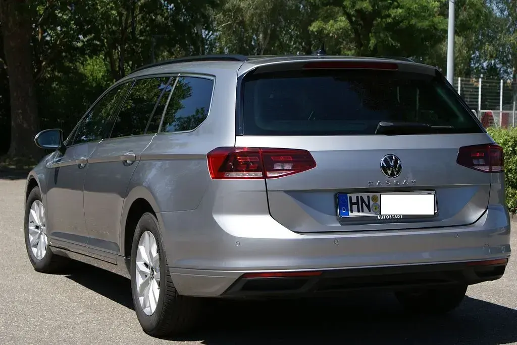 Gebraucht VW Passat 150 PS (110 kW) 2022 Grau Kombi