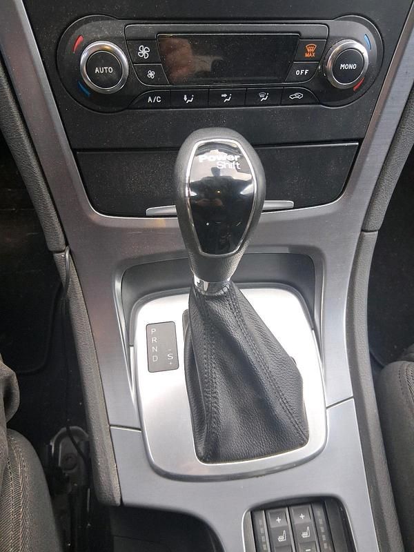 Gebraucht Ford Mondeo 163 PS (119 kW) 2013 Schwarz Kombi