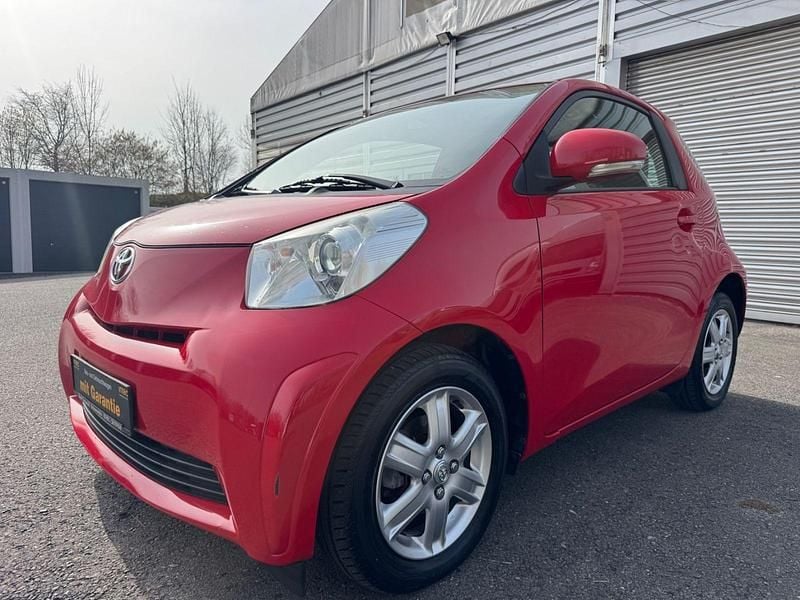 Gebraucht Toyota iQ Basis 68 PS (50 kW) 2009 Rot Kleinwagen