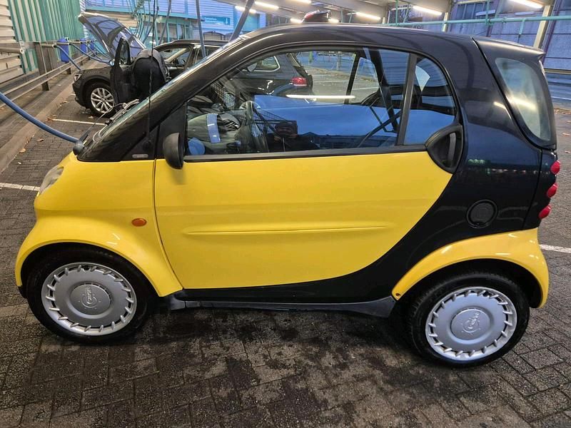 Gelb Gebraucht 2000 Smart ForTwo Coupé Kleinwagen | 1.250 € (Fairer Preis) - Bild 1/4