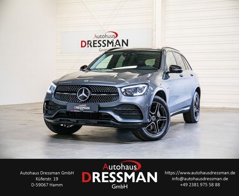 Selenitgrau metalliclack Gebraucht 2021 Mercedes GLC300e AMG SUV | 35.224 € - Bild 1/4