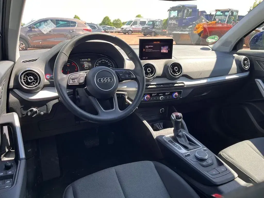 Gebraucht Audi Q2 Comfort 116 PS (85 kW) 2023 Navarrablau metallic SUV