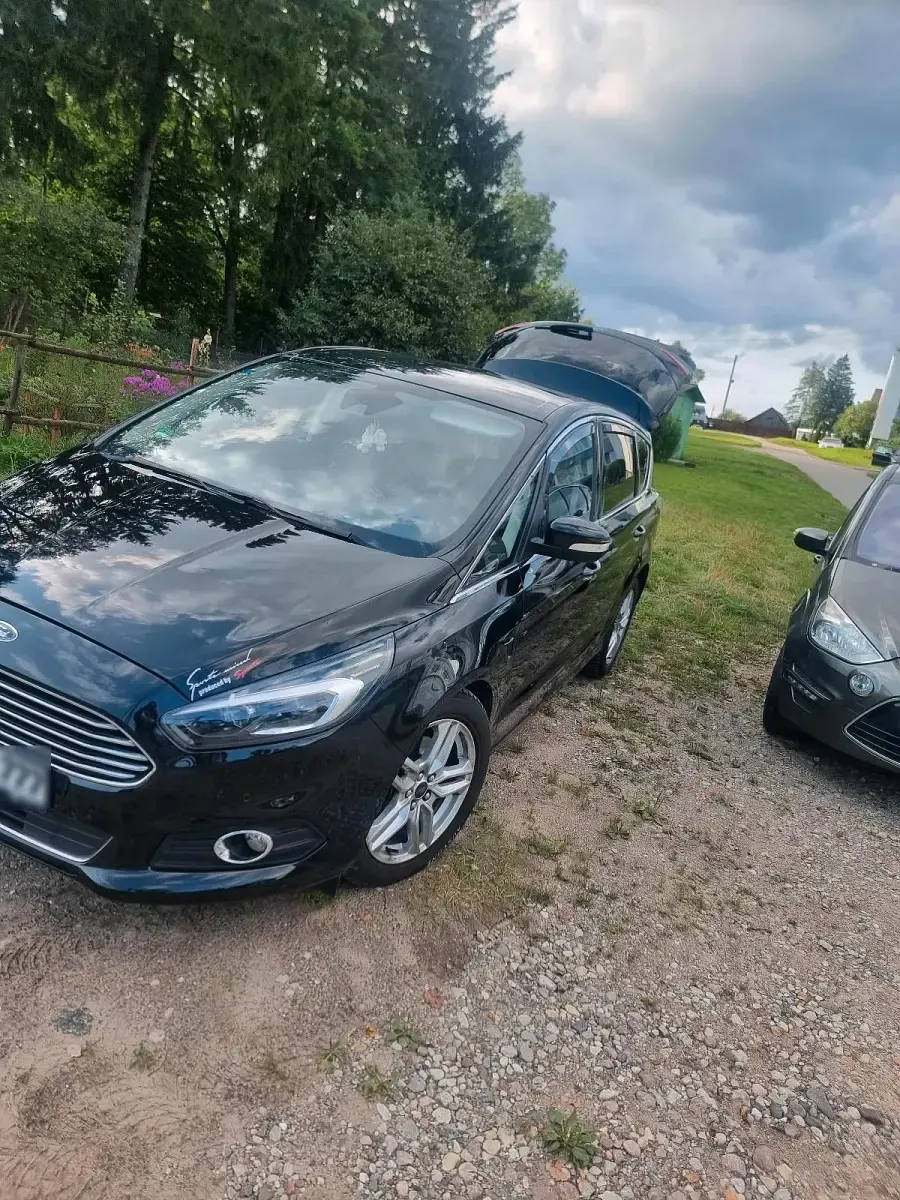 Gebraucht Ford S-MAX Titanium 160 PS (117 kW) 2015 Schwarz Van / Kleinbus