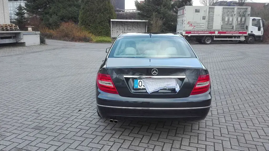 Gebraucht Mercedes C180 Avantgarde 156 PS (114 kW) 2013 Schwarz Limousine