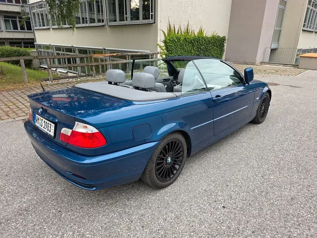 Gebraucht BMW 318 143 PS (105 kW) 2002 Blau Cabrio