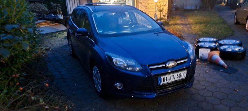 Gebraucht Ford Focus Titanium 163 PS (119 kW) 2014 Blau Kombi