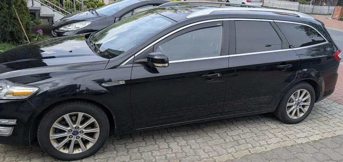Używany Ford Mondeo Titanium 200 KM (147 kW) 2011 Czarny Sedan/Limuzyna