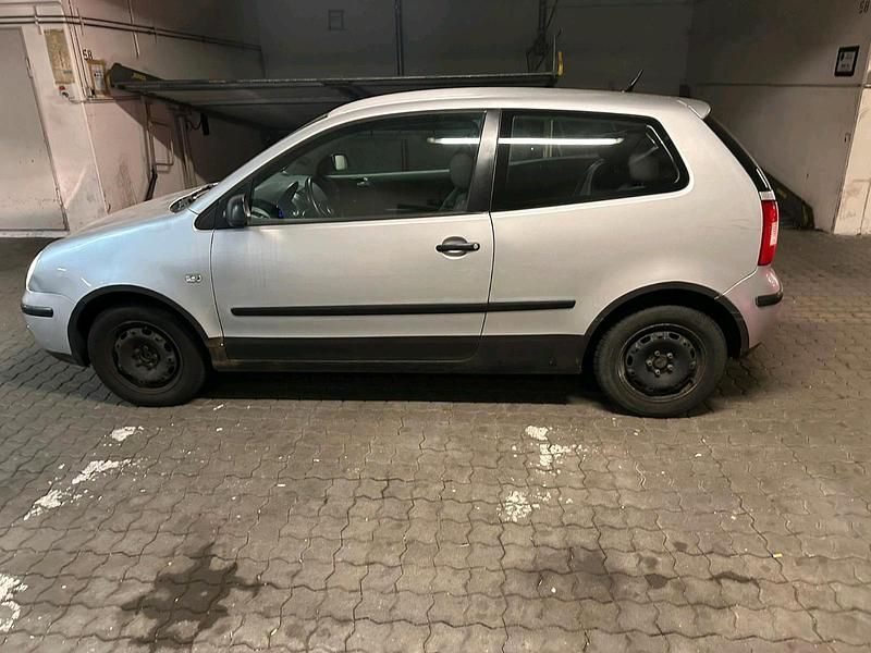 Gebraucht VW Polo 64 PS (47 kW) 2003 Silber Kleinwagen