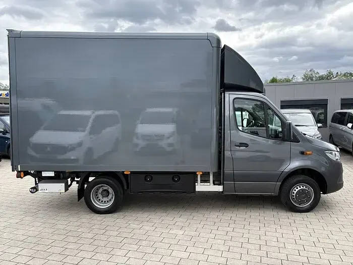 Gebraucht Mercedes Sprinter 170 PS (125 kW) 2024 Selenitgrau metallic Van
