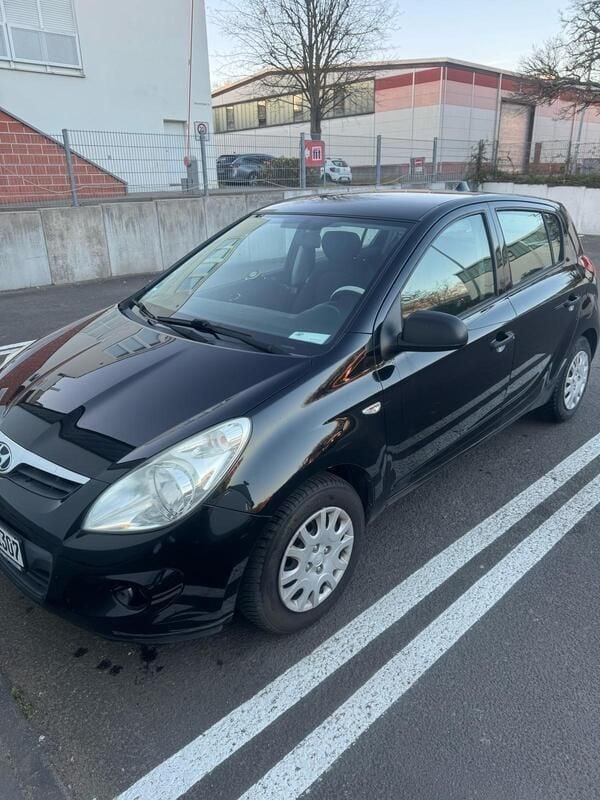 Schwarz Gebraucht 2011 Hyundai i20 Kleinwagen | 3.800 € (Fairer Preis) - Bild 1/4