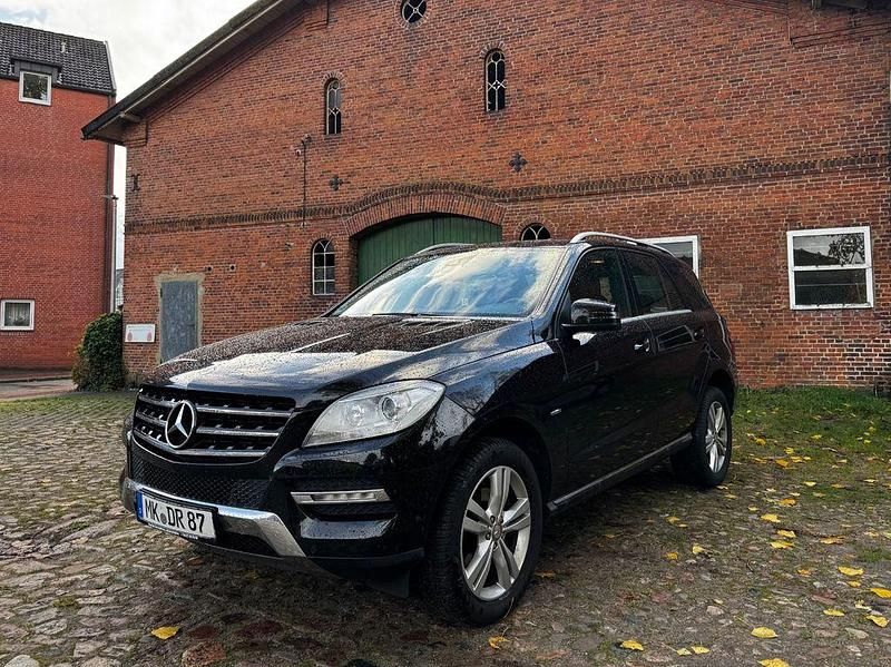 Schwarz Gebraucht 2011 Mercedes ML350 SUV | 17.400 € (Guter Preis) - Bild 1/4