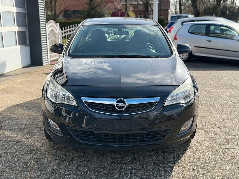 Gebraucht Opel Astra Edition 140 PS (102 kW) 2010 Schwarz Limousine