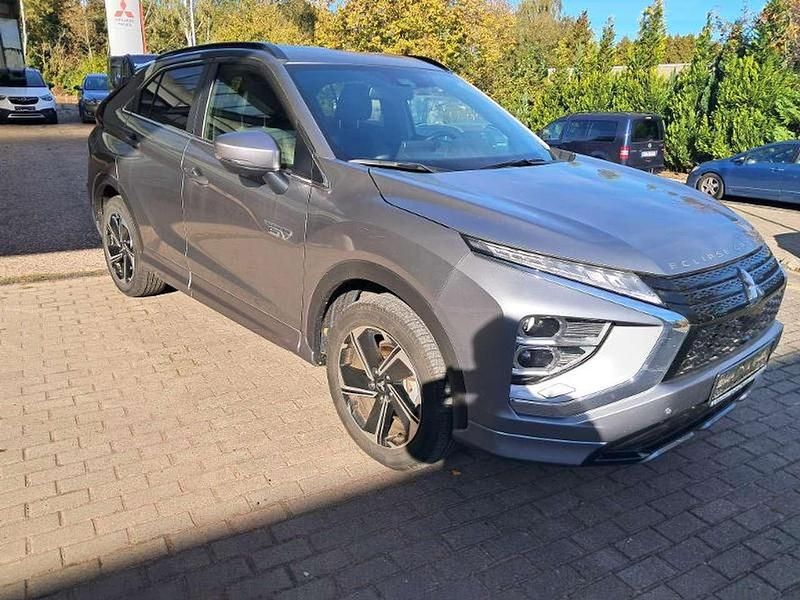 Gebraucht Mitsubishi Eclipse Cross Plus 188 PS (138 kW) 2022 Platinumgrau SUV