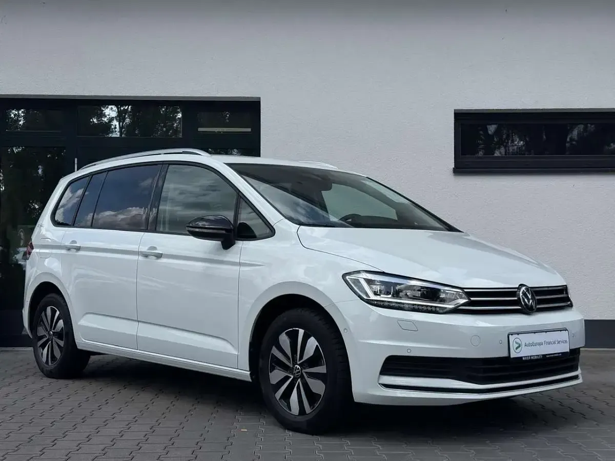 Gebraucht VW Touran Goal 150 PS (110 kW) 2025 Pure white Van / Kleinbus