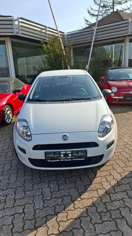 Gebraucht Fiat Punto Basis 69 PS (50 kW) 2017 Weiß Kleinwagen