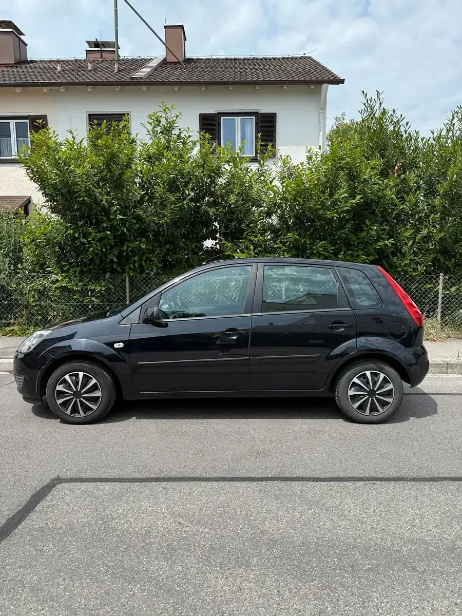Gebraucht Ford Fiesta 95 PS (69 kW) 2008 Schwarz Kleinwagen