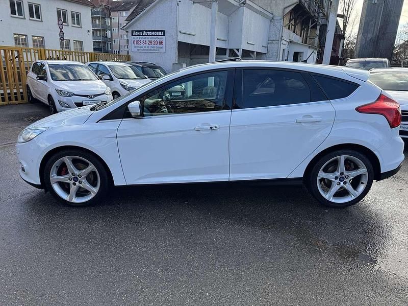 Gebraucht Ford Focus Titanium 182 PS (133 kW) 2012 Frostweiß Kleinwagen