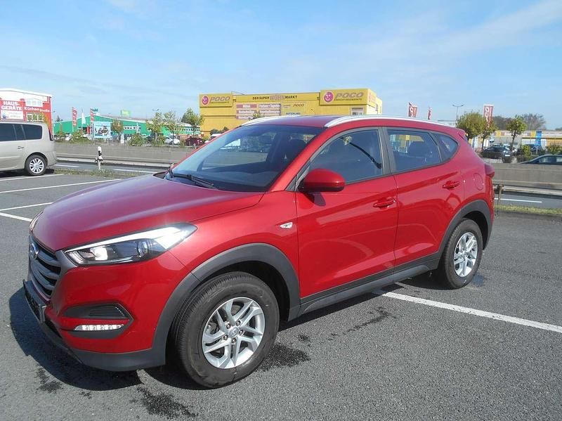 Gebraucht Hyundai Tucson Classic 132 PS (97 kW) 2018 Fiery red / met SUV